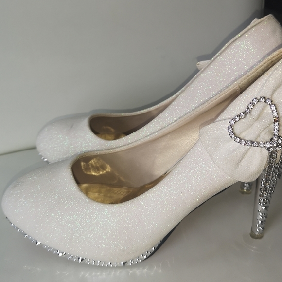 Amazing Shoes - Picture 7 of 12